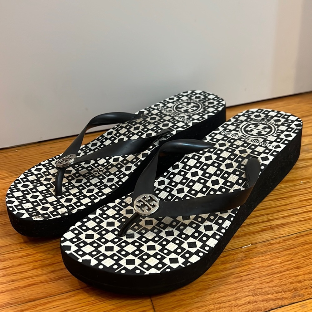 Tory Burch Black White Geometric Wedge Slip on Sandal Size 9 (gently used)